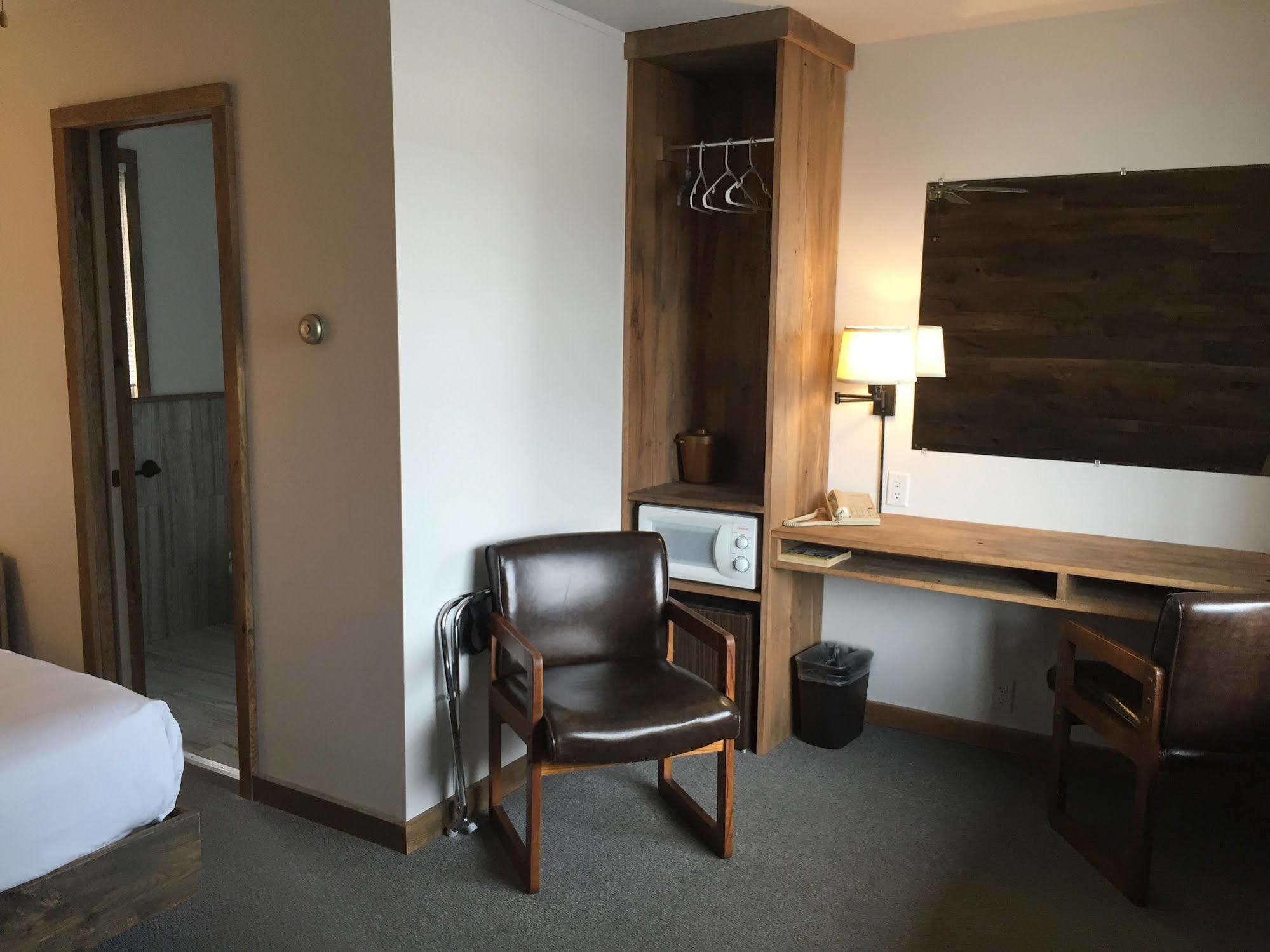 Aqua Aire Inn & Suites มิน็อคคัว ภายนอก รูปภาพ
