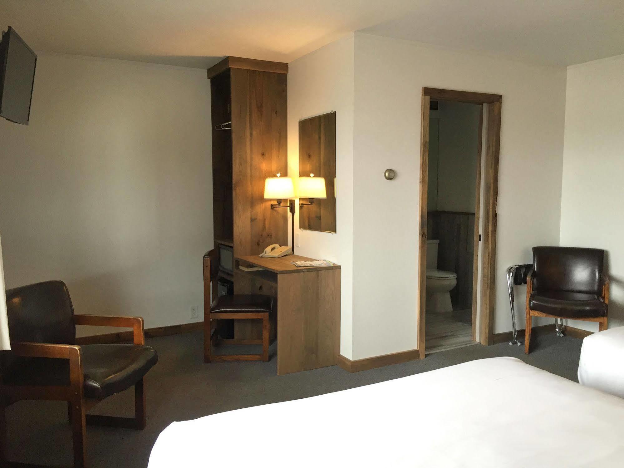 Aqua Aire Inn & Suites มิน็อคคัว ภายนอก รูปภาพ