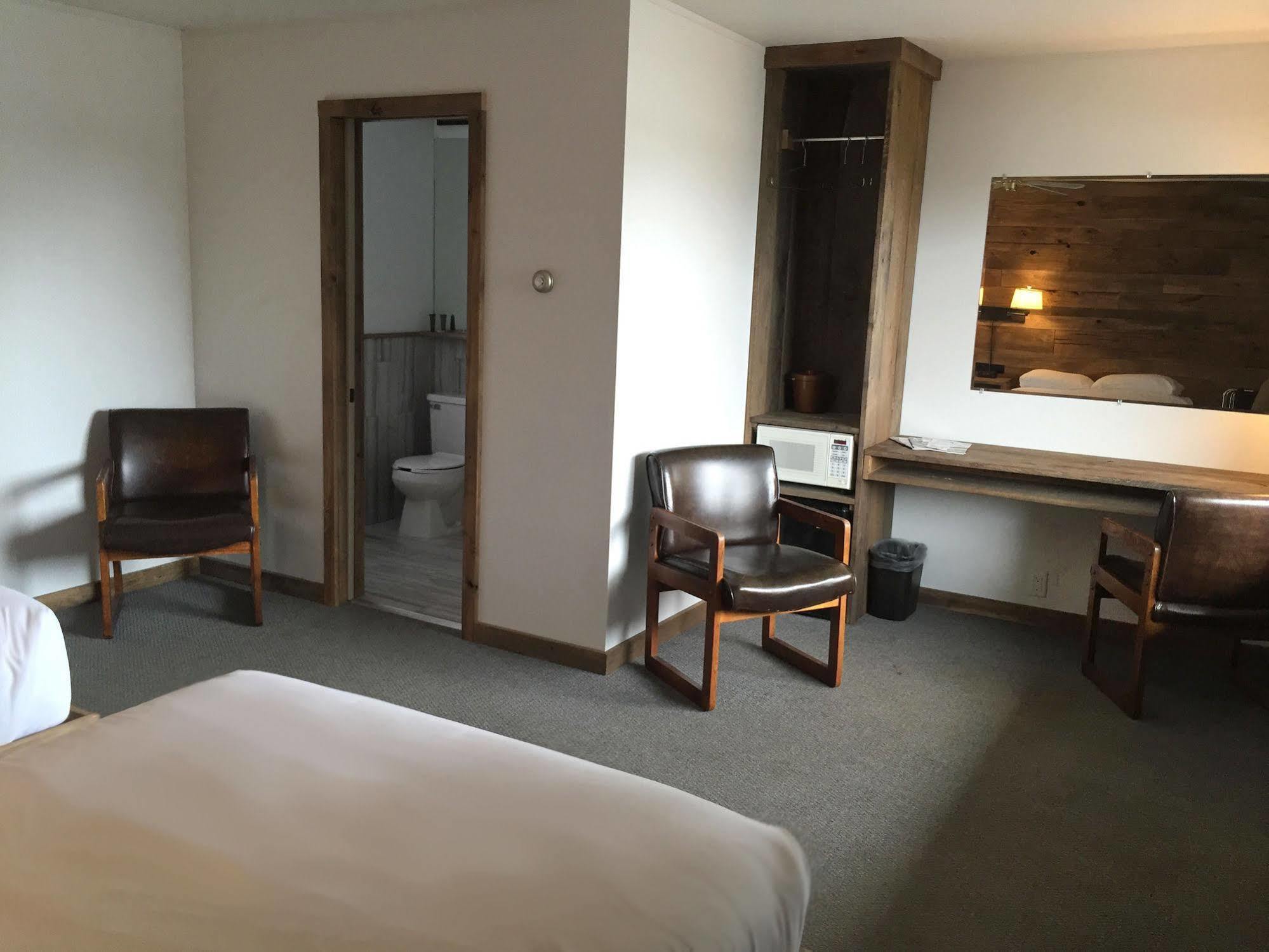 Aqua Aire Inn & Suites มิน็อคคัว ภายนอก รูปภาพ